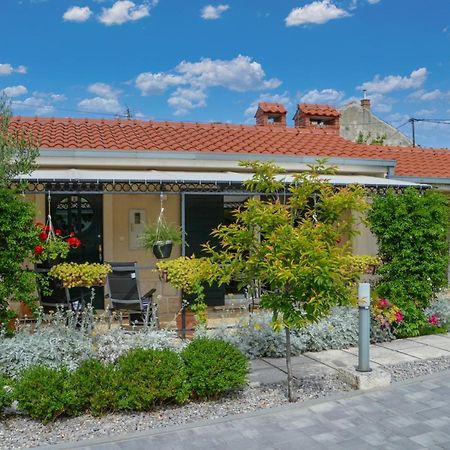 Issa Holiday Home - 3 Min Walk To Beach Kastela Exterior photo