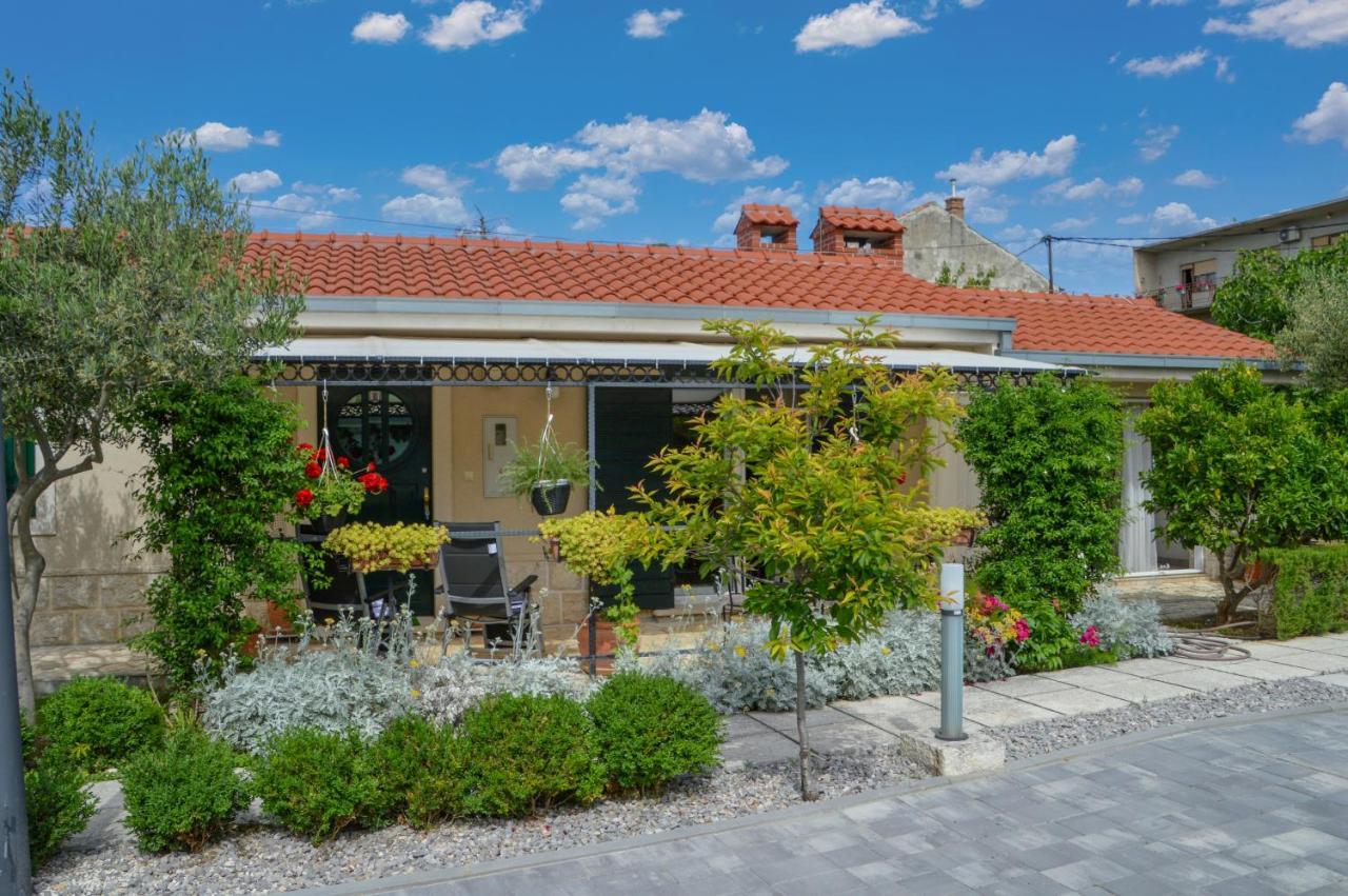 Issa Holiday Home - 3 Min Walk To Beach Kastela Exterior photo