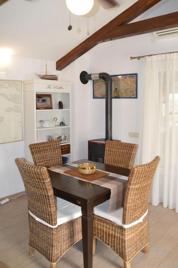 Issa Holiday Home - 3 Min Walk To Beach Kastela Exterior photo