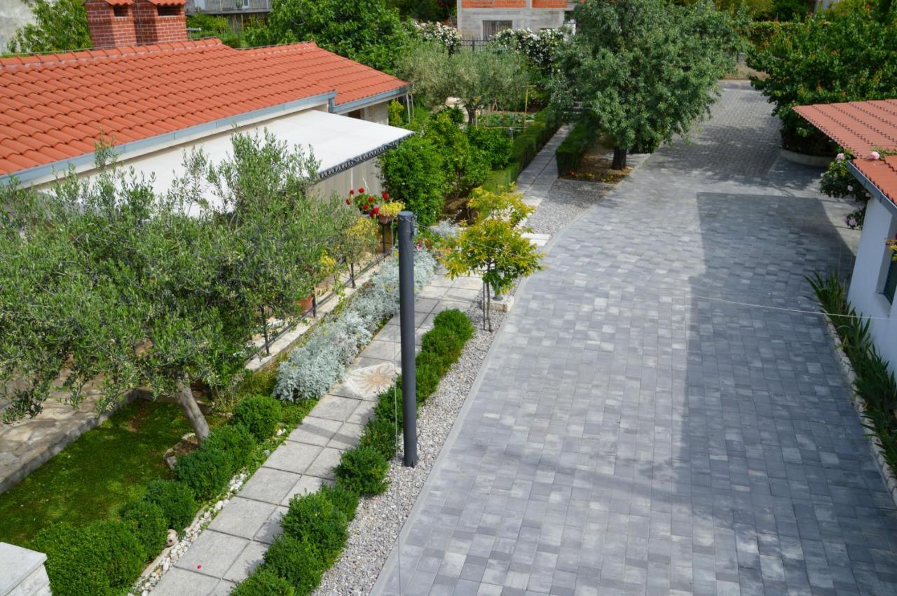 Issa Holiday Home - 3 Min Walk To Beach Kastela Exterior photo