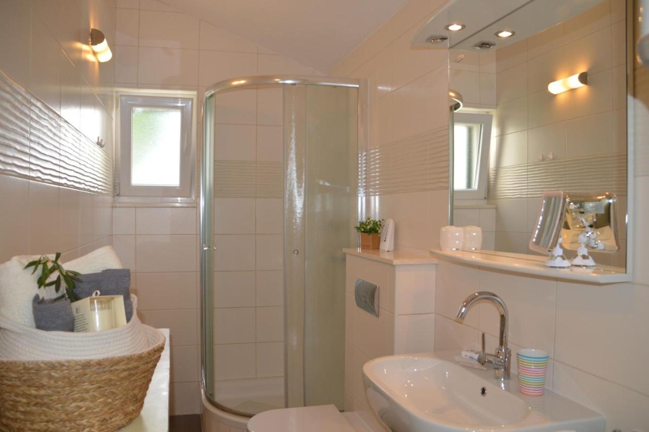 Issa Holiday Home - 3 Min Walk To Beach Kastela Exterior photo