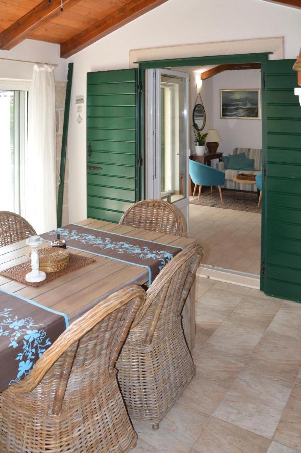 Issa Holiday Home - 3 Min Walk To Beach Kastela Exterior photo