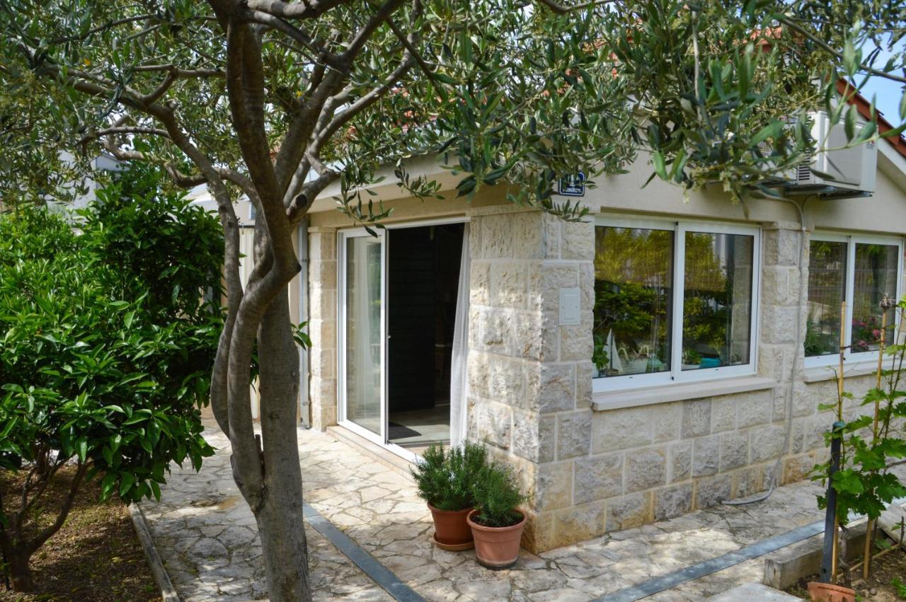 Issa Holiday Home - 2 Min Walk To Beach Kastela Exterior photo