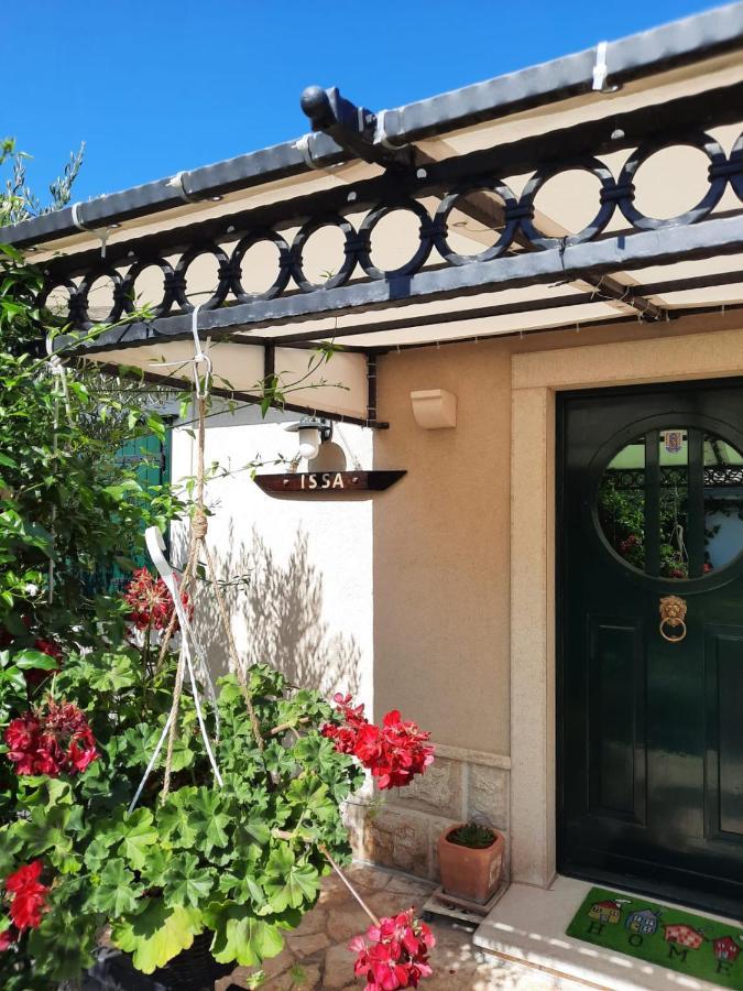 Issa Holiday Home - 3 Min Walk To Beach Kastela Exterior photo